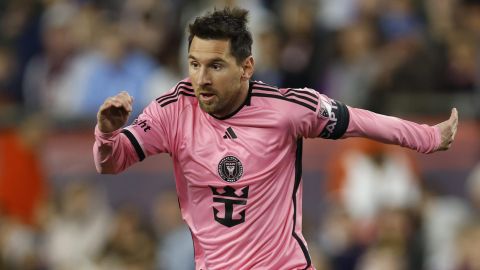 Messi subió a la cima de la tabla de goleadores en MLS con doblete a New England Revolution [Video]