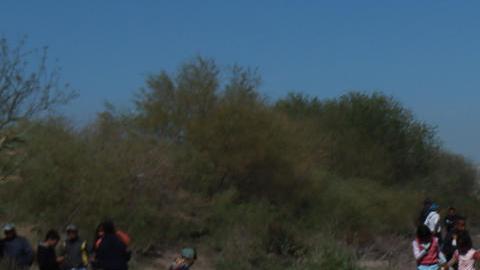 Migrantes permanecen en carpas improvisadas en las inmediaciones de la frontera con Estados Unidos, el 31 de marzo de 2024, en Ciudad Juárez, Chihuahua (México).