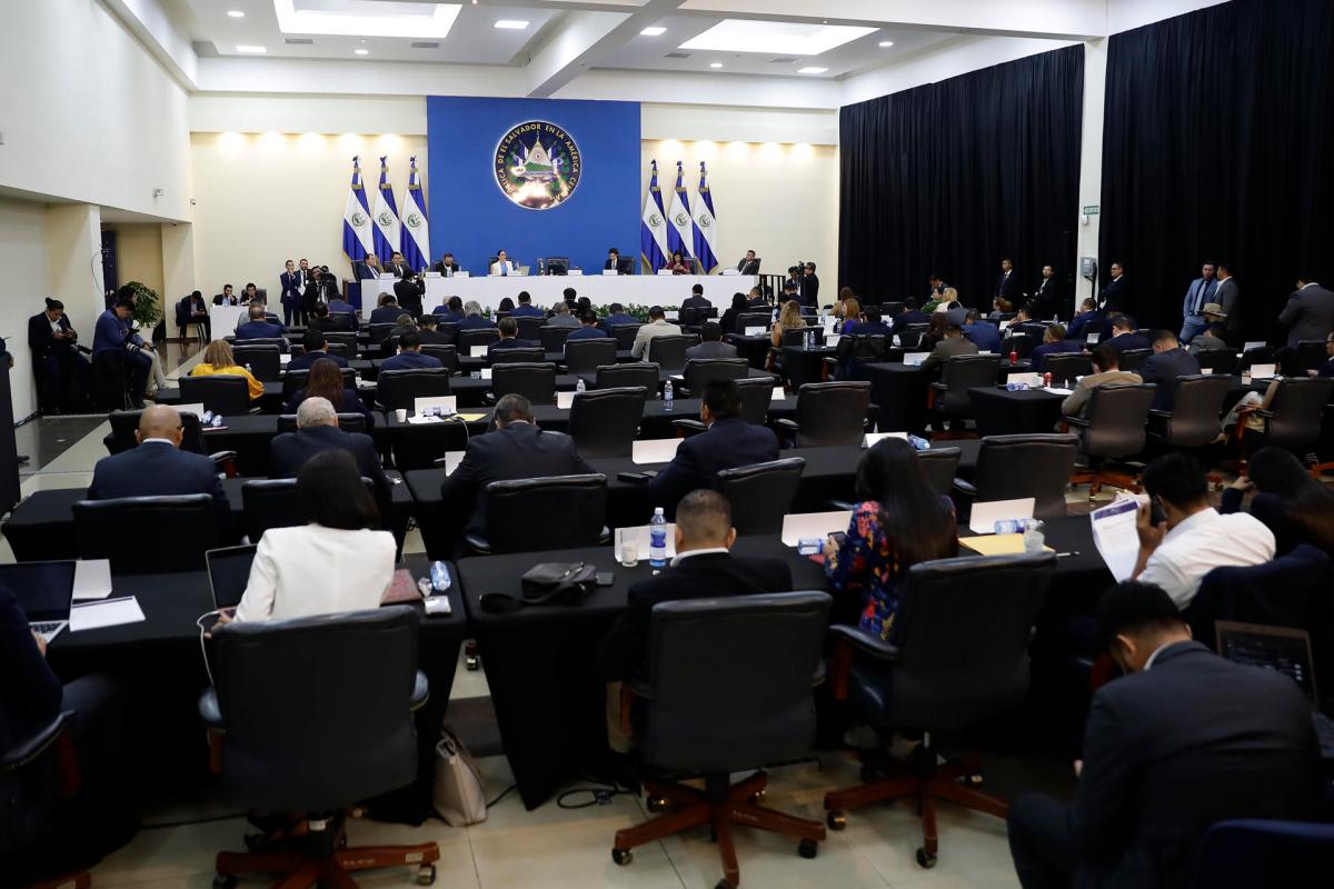 El Congreso de El Salvador aprueba una reforma para agilizar cambios en la Constitución