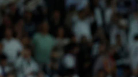 Jugadores del Real Madrid festejan con el público el triunfo ante el FC Barcelona en El Clásico.