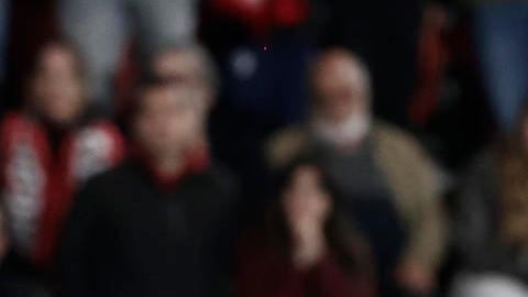 Croata Ante Budimir falla de manera insólita su tiro penal frente a Valencia al minuto 97'.