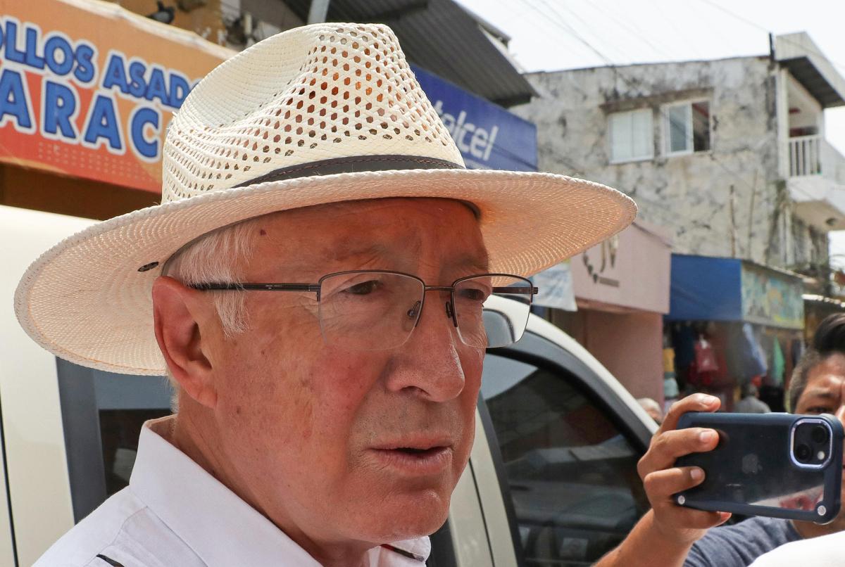 Ken Salazar advierte del impacto de la migración irregular en la frontera sur de México