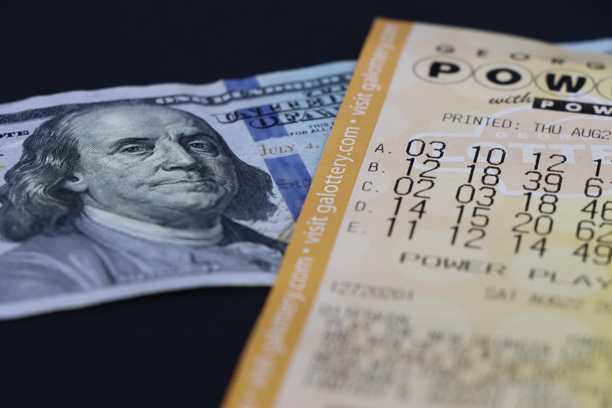 Mujer de Maryland ganó $50,000 dólares porque su novio le recomendó comprar un billete de lotería