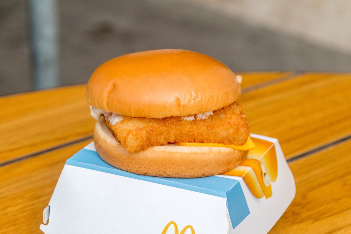 Por qué McDonald’s solo da media rebanada de queso en su sándwich de pescado