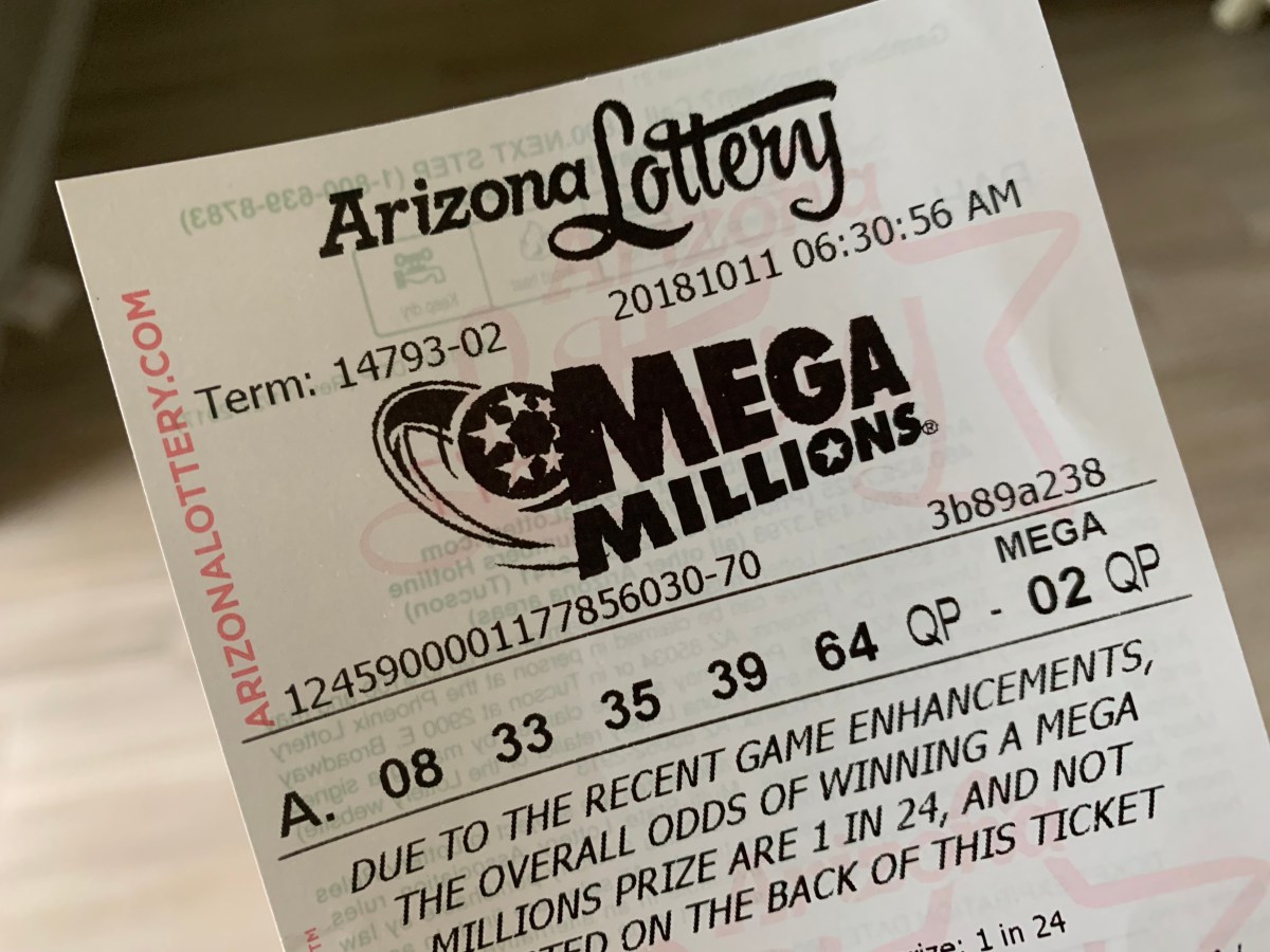 Mujer gana $1 millón de dólares en la lotería y en un inicio pensó que todo era una estafa