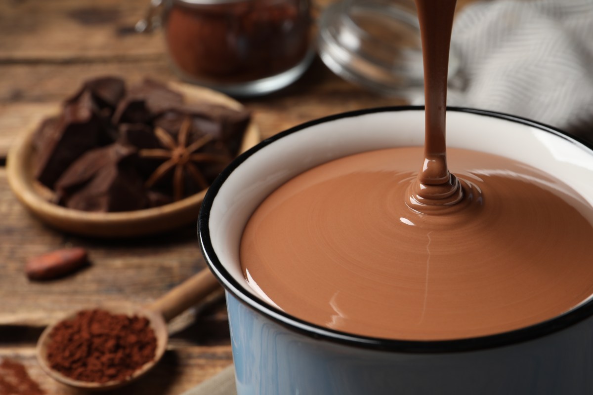 Lleva el chocolate caliente a otro nivel con este ingrediente