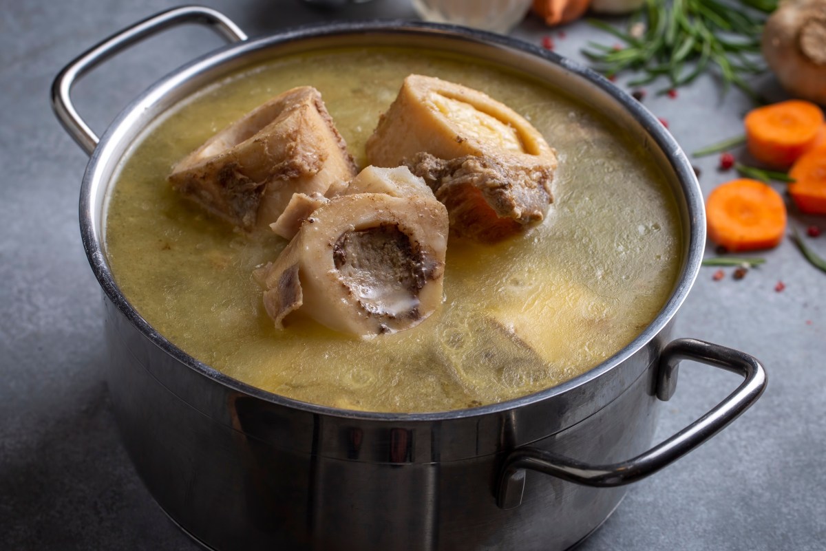 Caldo de huesos: fuente natural de colágeno y aminoácidos