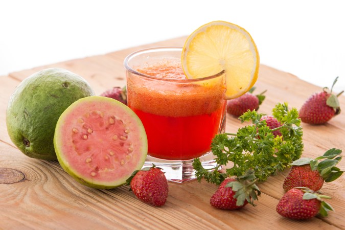 Jugo de frutas tropicales