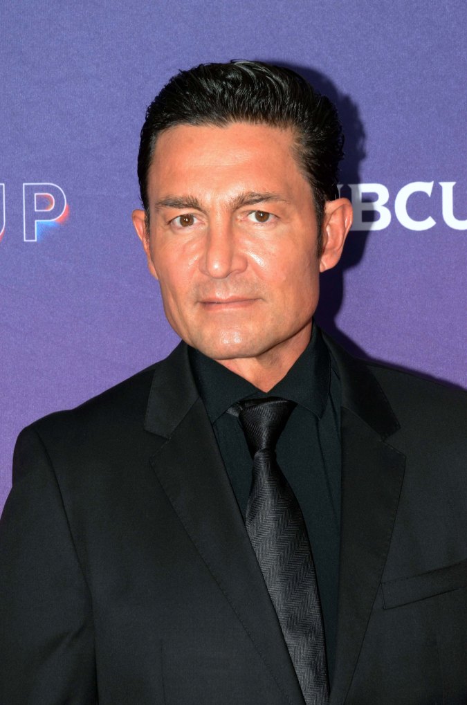 Fernando Colunga posando.