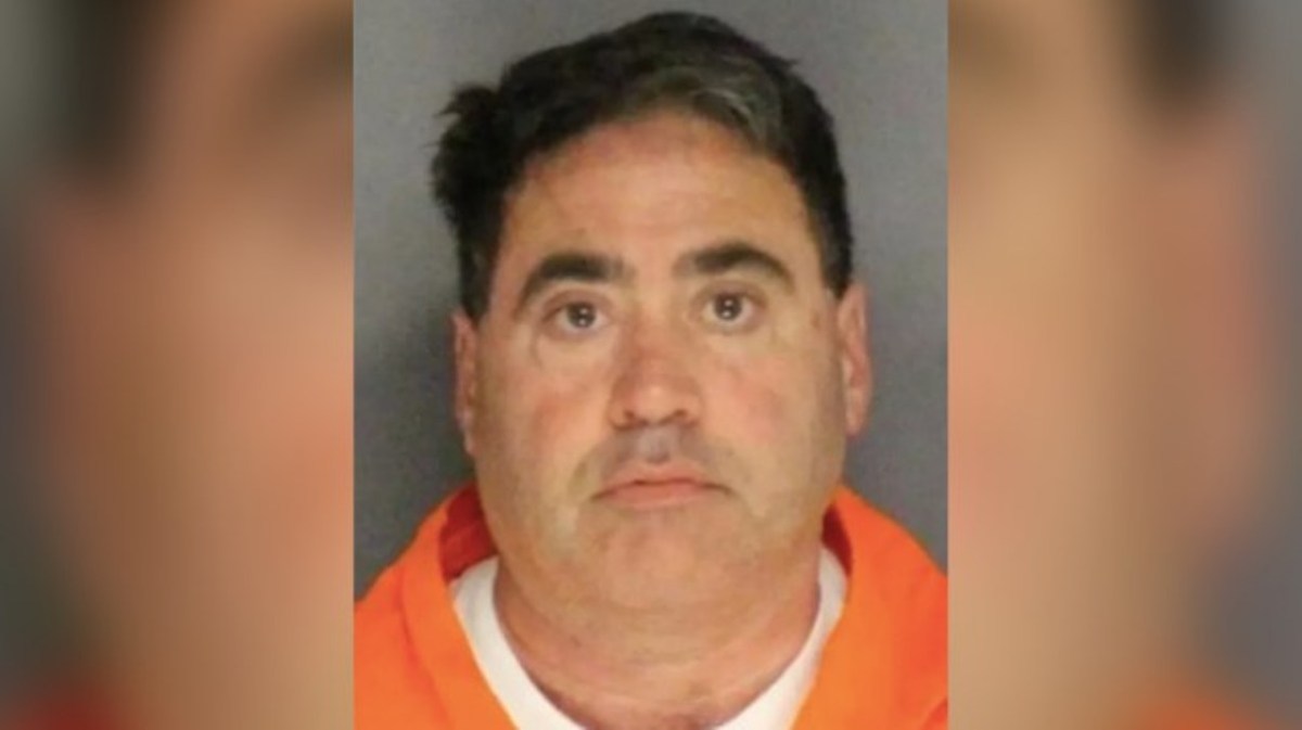 Doctor tenía cámara oculta en baño de su consultorio: acusación en Nueva Jersey