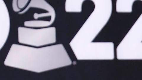 Christian Nodal junto a Cazzu en el año 2022.