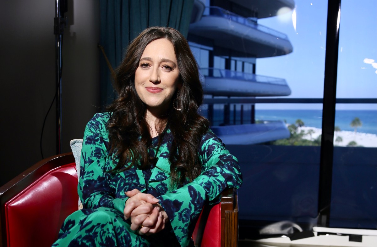 La actriz mexicana Mariana Treviño se une a Owen Wilson en una serie con temática de golf