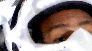 Rosalía actuando en un show.