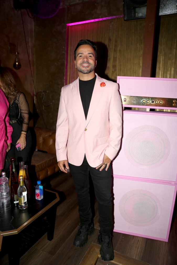 Luis Fonsi posando.