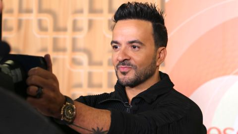 Luis Fonsi posando.