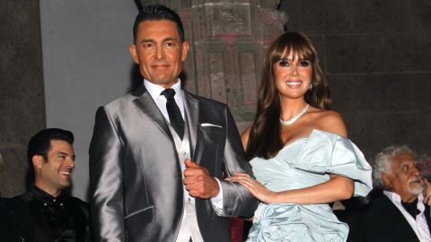 Fernando Colunga y Marlene Favela posando.