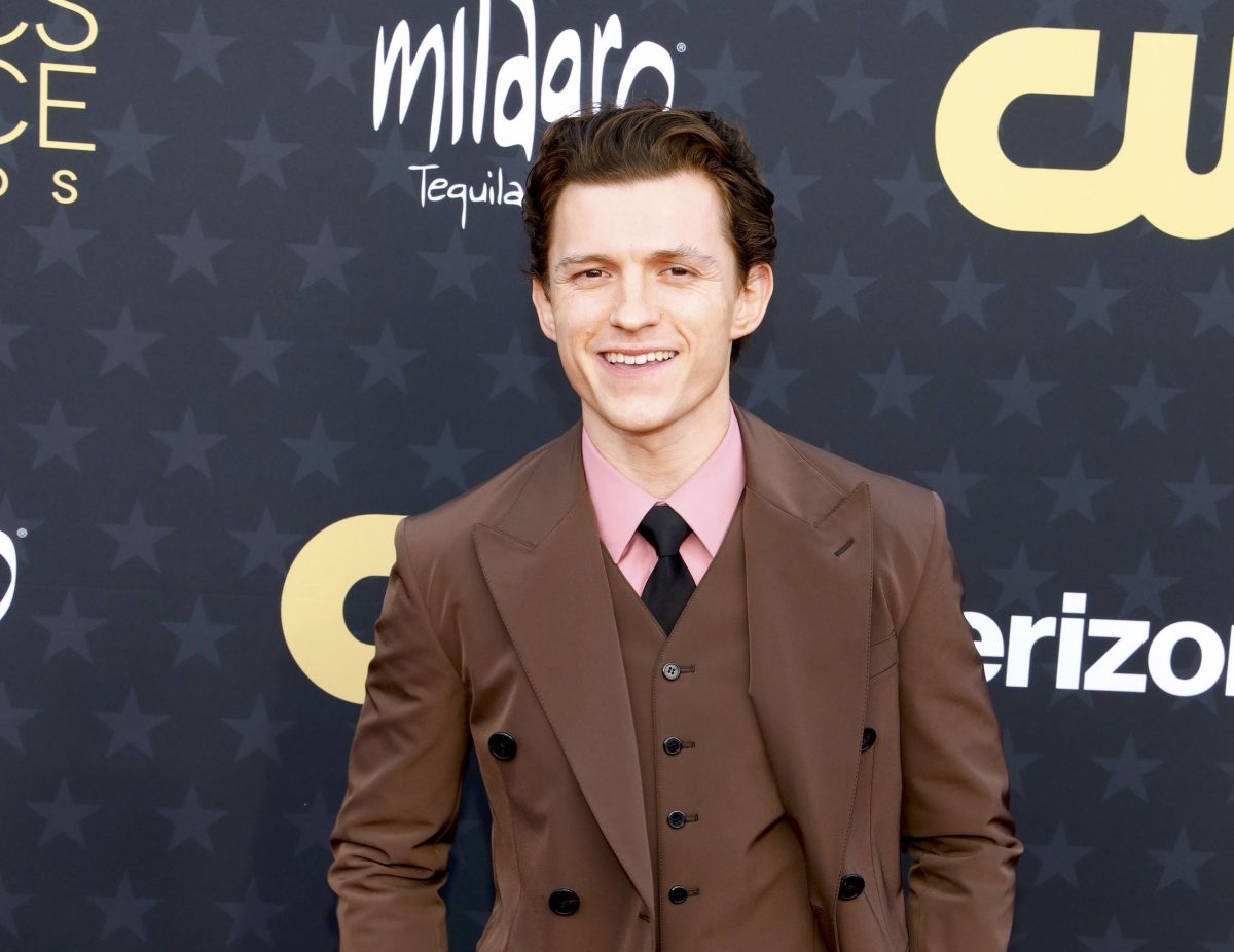 FOTO: Tom Holland causa revuelo en redes sociales al ser comparado con Peso Pluma por su nuevo look