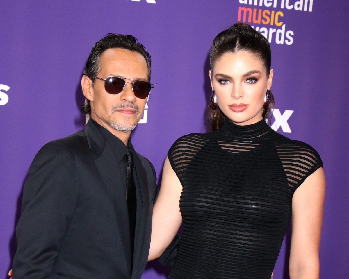 Marc Anthony revela que le enseñó a su esposa Nadia Ferreira cómo cambiar pañales