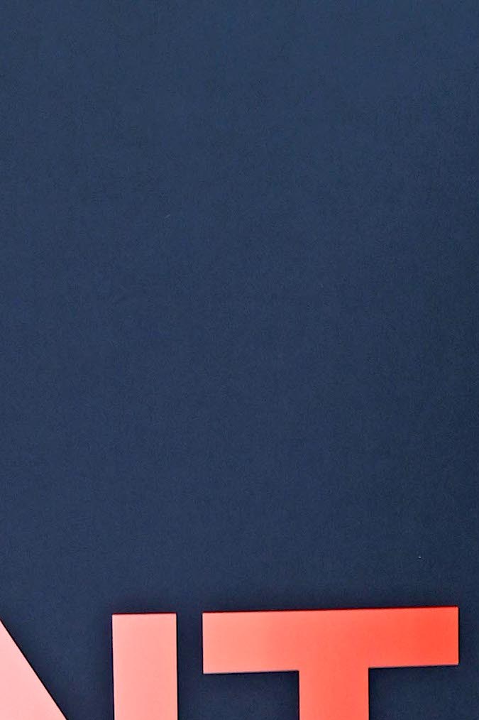 Chiquis en la alfombra del upfront de la cadena TelevisaUnivision, que presentó las novedades en la programación por lo que resta del año. / Foto de Mezcalent. 