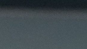 Jason Momoa posando.