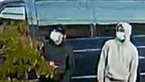 Sospechosos de robos violentos en NYC durante citas vía Facebook Marketplace.