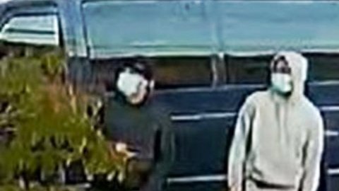 Sospechosos de robos violentos en NYC durante citas vía Facebook Marketplace.
