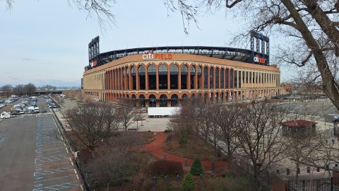 EL proyecto convertiría 50 acres de terrenos aledaños a la casa de los Mets en un parque de entretenimiento.