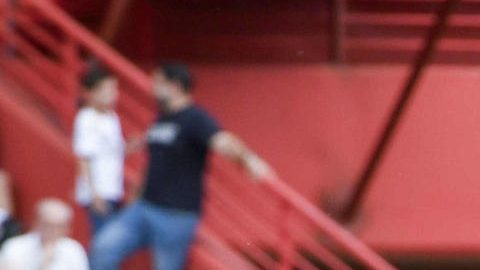 El centrocampista croata del Real Madrid Luka Modric, durante el calentamiento previo al partido de la jornada 35 de LaLiga EA Sports entre el Granada y el Real Madrid.