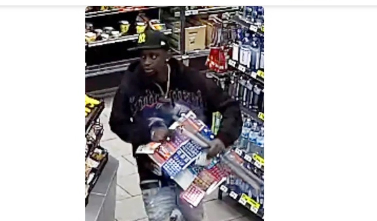 Brazen Knife-Wielding Thief Steals ,400 in Lottery Tickets from 7-Eleven in Midtown Manhattan – NYPD Search Underway