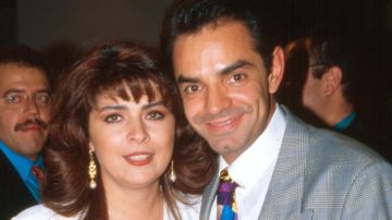 Victoria Ruffo junto a Eugenio Derbez en el año 1997.