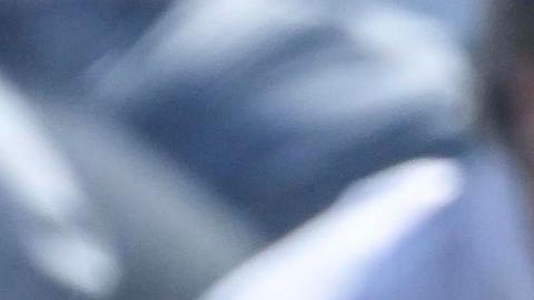 Novak Djokovic se muestra frustrado luego de su derrota en Roma.