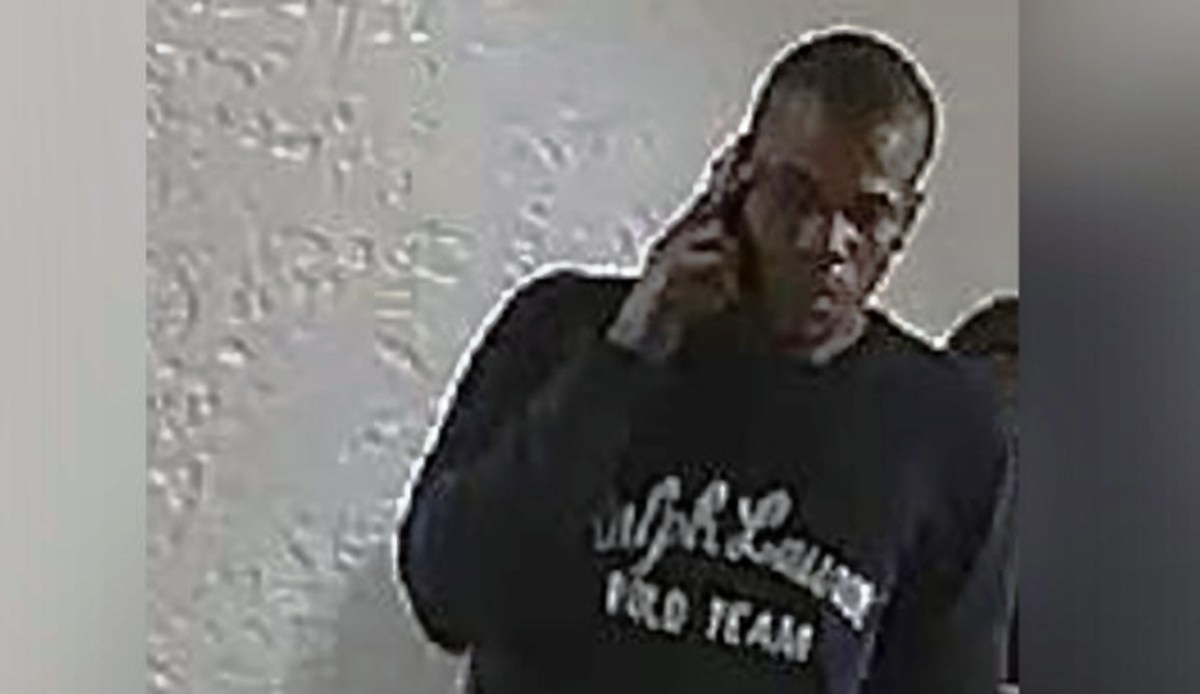 Anciano pateado en la cabeza: horror en calle de Nueva York