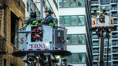 El primer paso para intentar ser parte del cuerpo de bomberos más grande del país es presentar una solicitud en línea