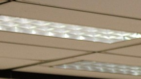 La mandataria estatal realizó recientemente una mesa redonda sobre salud mental con jóvenes de una secundaria neoyorquina.