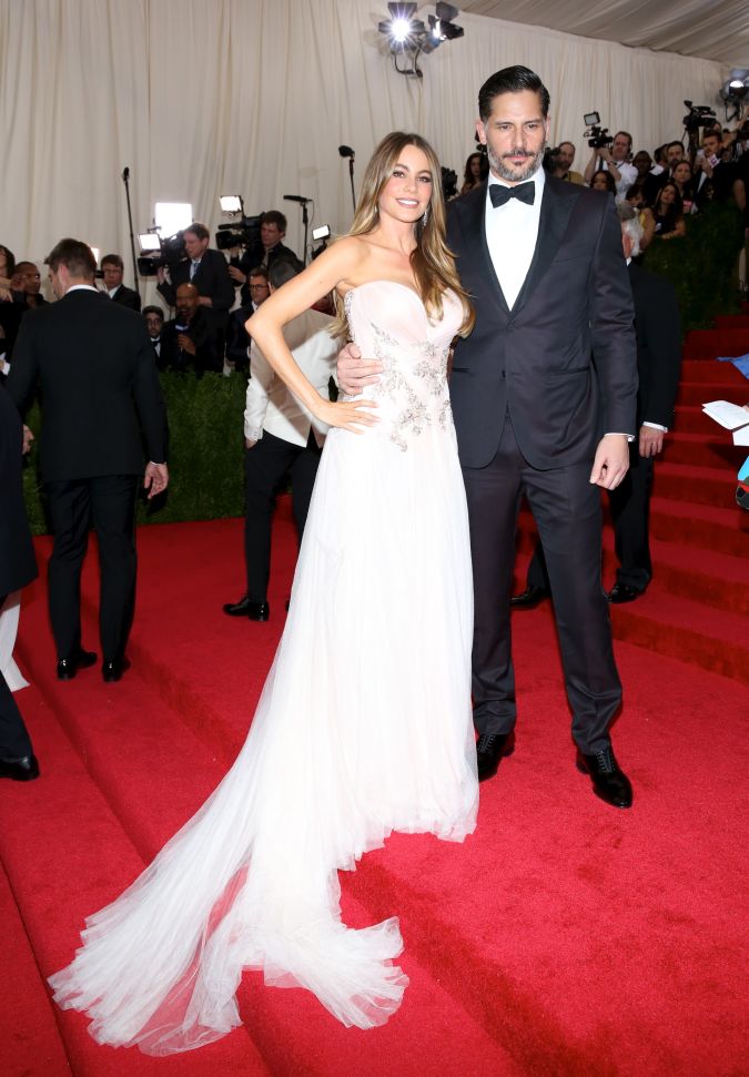 Sofía Vergara y Joe Manganiello posando.