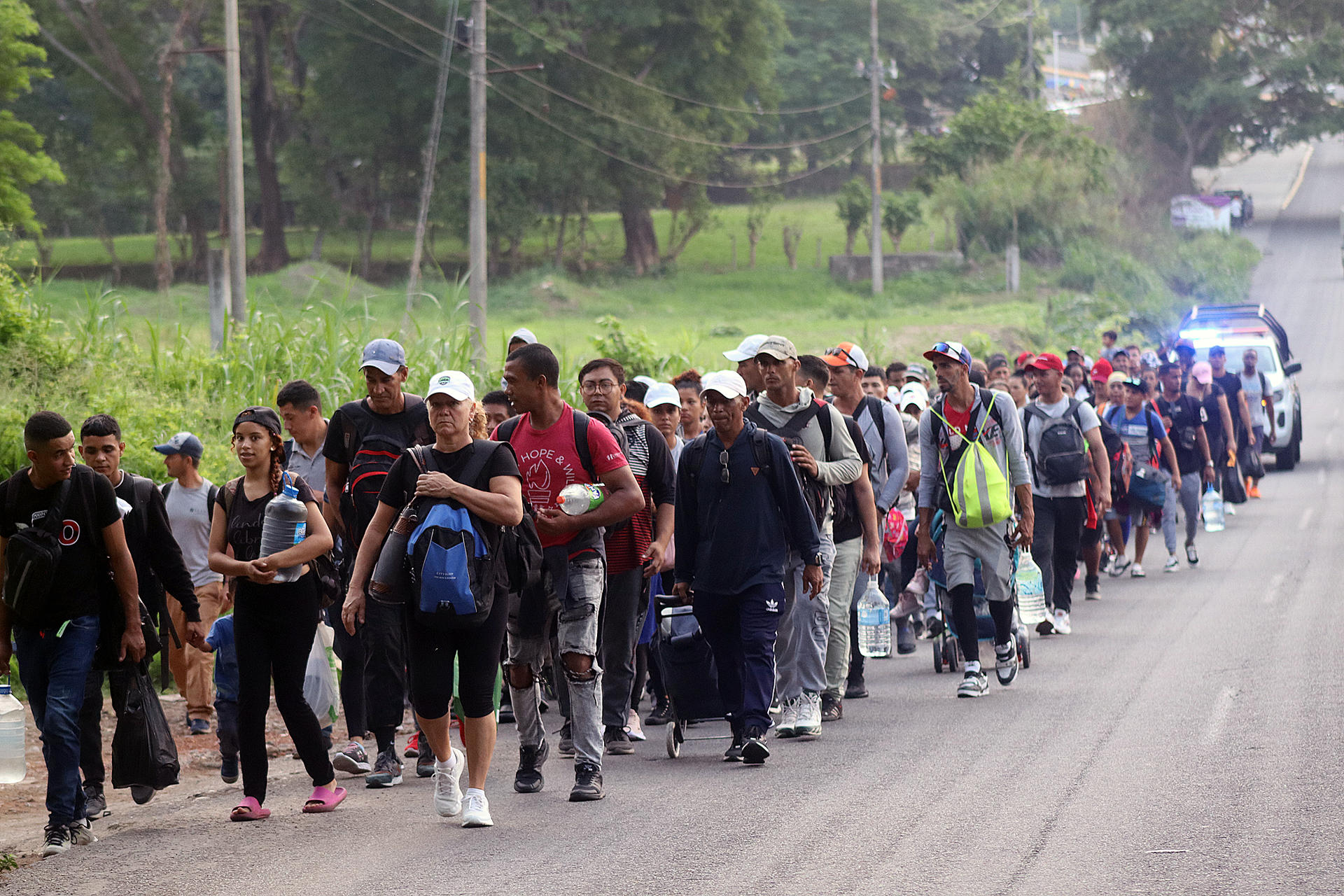 Cientos de migrantes parten de la frontera sur mexicana en dirección a  Estados Unidos - El Diario NY