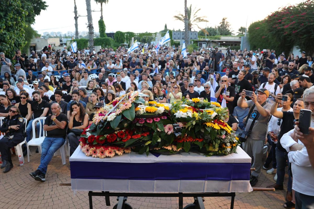 Una multitud asistió al funeral de Hanan Yablonka, rehén cuyo cuerpo fue rescatado en Gaza