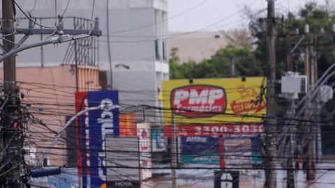 Miles de personas han tenido que dejar sus hogares para refugiarse en albergues.