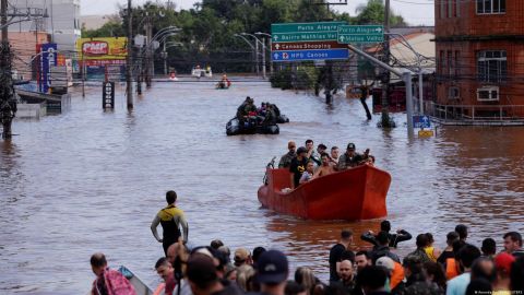Miles de personas han tenido que dejar sus hogares para refugiarse en albergues.