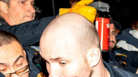 La policía tuvo que intervenir para controlar a los manifestantes.