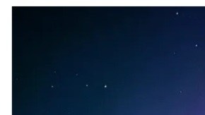 Aurora boreal sobre una granja, la noche del 10 de mayo de 2024 en Brunswick, Maine, EE.UU.