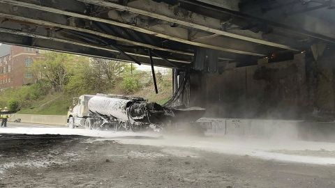 Explosión en I-95, la principal carretera norte-sur de la costa este de EE.UU.