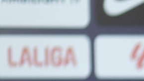 El entrenador del FC Barcelona, Xavi Hernández, da una rueda de prensa tras dirigir un entrenamiento del equipo este sábado.