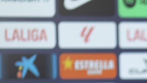 El entrenador del FC Barcelona, Xavi Hernández, da una rueda de prensa tras dirigir un entrenamiento del equipo este sábado.