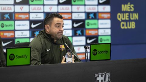 El entrenador del FC Barcelona, Xavi Hernández, da una rueda de prensa tras dirigir un entrenamiento del equipo este sábado.