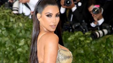 Kim Kardashian posando.