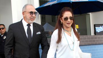 Emilio Estefan acompañado de su esposa Gloria.