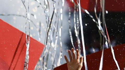 London (United Kingdom), 25/05/2024.- Manchester United's players celebrate with the trophy after winning the English FA Cup final match of Manchester City against Manchester United, in London, Britain, 25 May 2024. (Reino Unido, Londres) EFE/EPA/
