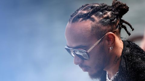 Lewis Hamilton llega al Circuit de Monaco en Monte Carlo.