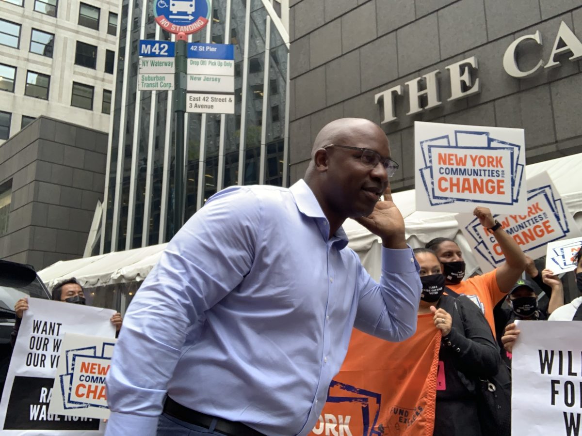 Congresista Jamaal Bowman recibe respaldo de Nydia Velázquez en su lucha por la reelección